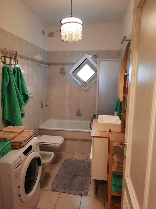 Centrale Vicino Spiagge E Ciclabile + Box-Auto ! Apartment Arma di Taggia Luaran gambar