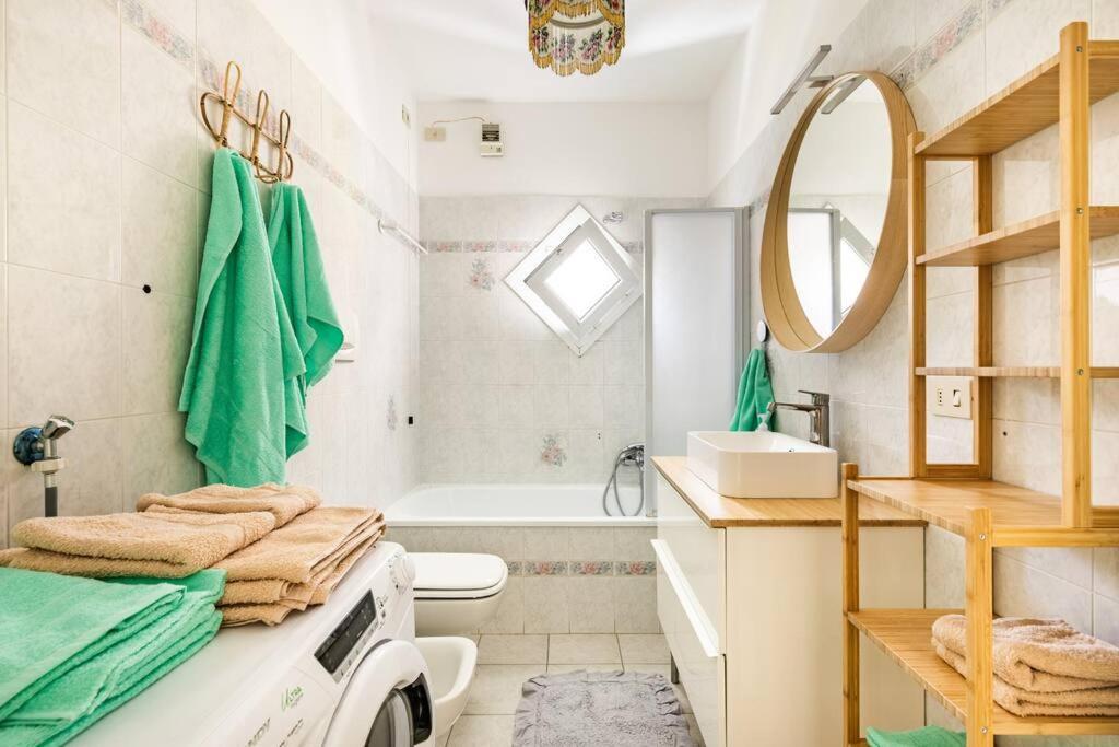 Centrale Vicino Spiagge E Ciclabile + Box-Auto ! Apartment Arma di Taggia Luaran gambar