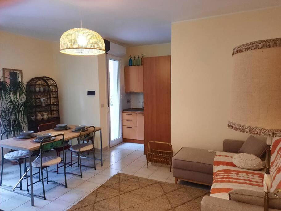 Centrale Vicino Spiagge E Ciclabile + Box-Auto ! Apartment Arma di Taggia Luaran gambar